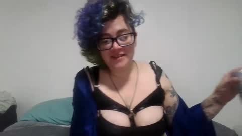 Snapshot of valarieak chatting on October 2025 08:33:01 AM valarieak online show from October 2025 08:33:01 AM