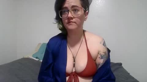 Snapshot of valarieak chatting on October 2025 04:18:02 PM valarieak online show from October 2025 04:18:02 PM