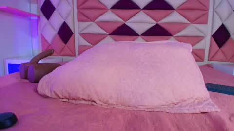 Snapshot of vale_castro1 chatting on September 2025 07:18:02 PM Valentina online show from September 2025 07:18:02 PM