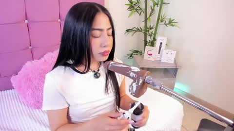 Snapshot of valecute_ chatting on May 2026 08:06:01 PM Vale online show from May 2026 08:06:01 PM