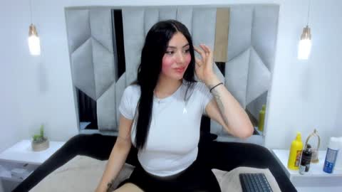 Snapshot of valeentiinaa_ chatting on December 2024 05:48:02 PM VALENTINA online show from December 2024 05:48:02 PM