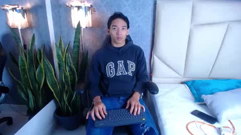 Valenor online show from October 2025 05:04:02 AM