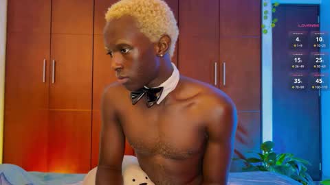 Snapshot of valent1nn chatting on December 2024 06:01:01 AM Valentin independent Cam Boy online show from December 2024 06:01:01 AM