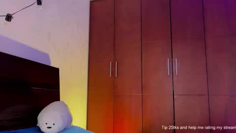 Snapshot of valent1nn chatting on December 2024 11:18:01 AM Valentin independent Cam Boy online show from December 2024 11:18:01 AM