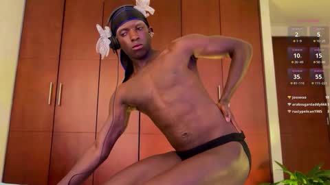 Snapshot of valent1nn chatting on February 2025 11:32:02 AM Valentin independent Cam Boy online show from February 2025 11:32:02 AM