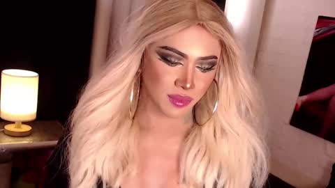 Snapshot of valentina_goddess_tsxxx chatting on December 2024 04:51:02 AM Amanda online show from December 2024 04:51:02 AM