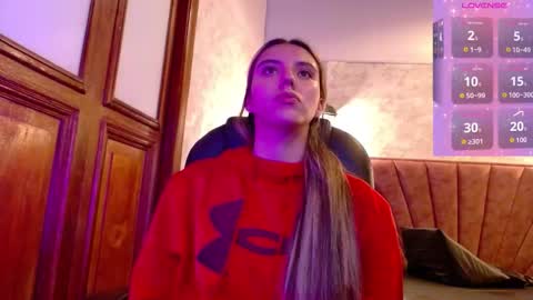 Snapshot of valentina_red18 chatting on October 2025 09:55:02 PM Valentina online show from October 2025 09:55:02 PM