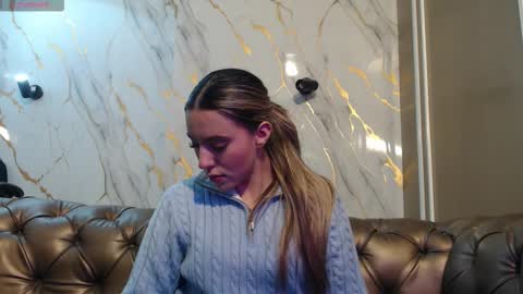 Snapshot of valentina_red18 chatting on November 2025 03:12:02 PM Valentina online show from November 2025 03:12:02 PM