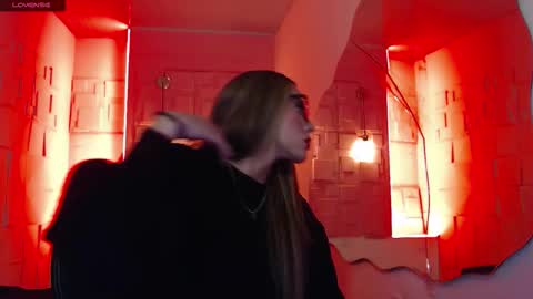 Snapshot of valentina_red18 chatting on November 2025 01:00:02 PM Valentina online show from November 2025 01:00:02 PM