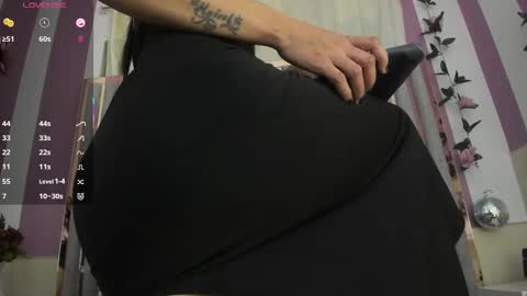 Snapshot of valentinaa_rios chatting on October 2025 04:26:01 AM VALENTINA online show from October 2025 04:26:01 AM