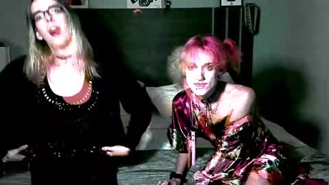 Tina Bates online show from December 2024 11:10:01 AM