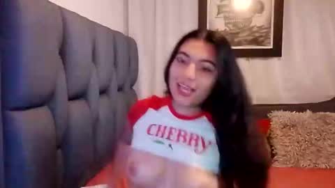 valentinasmith18 online show from May 2026 11:56:01 PM