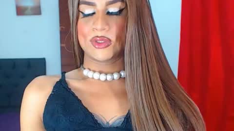 Snapshot of valentinaxxxdoll chatting on December 2024 01:04:01 AM VALENTINA online show from December 2024 01:04:01 AM