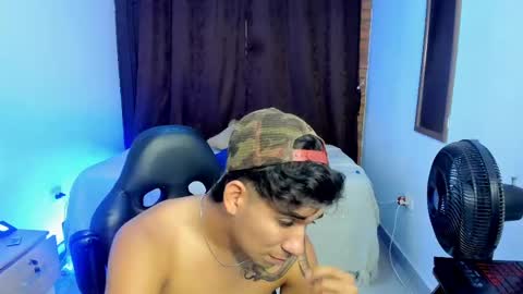 VALENTINO MOURA online show from March 2025 04:03:02 PM