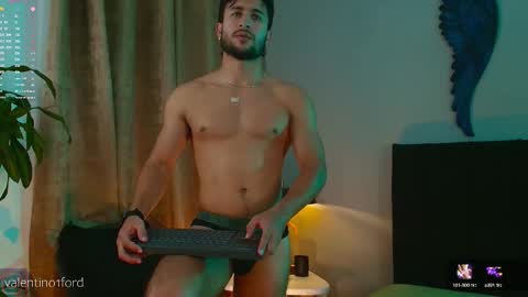 Valentino online show from October 2025 12:17:02 AM