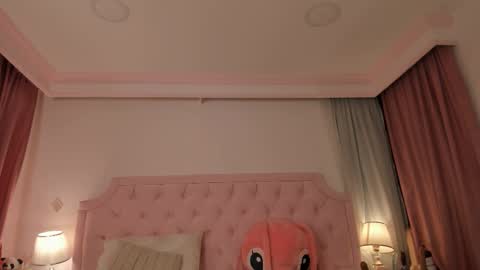 Vale Toro  online show from February 2026 12:02:01 PM