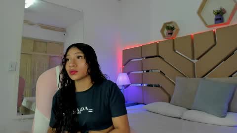 Snapshot of valeria_usuga chatting on May 2026 11:48:01 AM valeria_usuga online show from May 2026 11:48:01 AM