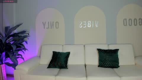 Snapshot of valeriaroldanx chatting on July 2026 11:23:01 AM Valeria online show from July 2026 11:23:01 AM