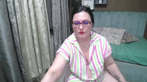 valeriasmiths online show from June 2026 12:22:01 PM
