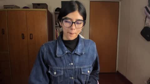 Snapshot of valerie__sky chatting on December 2024 02:44:02 AM Val online show from December 2024 02:44:02 AM