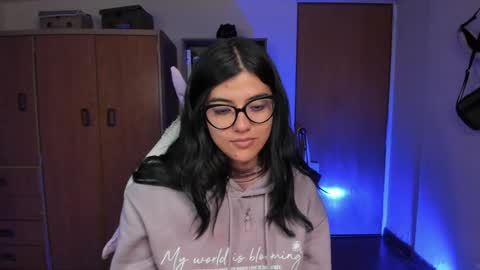 Snapshot of valerie__sky chatting on January 2025 01:35:01 AM Val online show from January 2025 01:35:01 AM