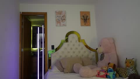Snapshot of valeriecollinss_ chatting on December 2025 06:04:02 PM valeriecollinss_ online show from December 2025 06:04:02 PM