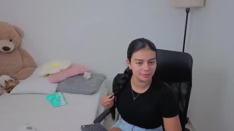 Juli C online show from November 2025 01:37:02 AM