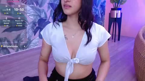 Snapshot of valery_blush chatting on May 2026 08:40:02 PM valery_blush online show from May 2026 08:40:02 PM