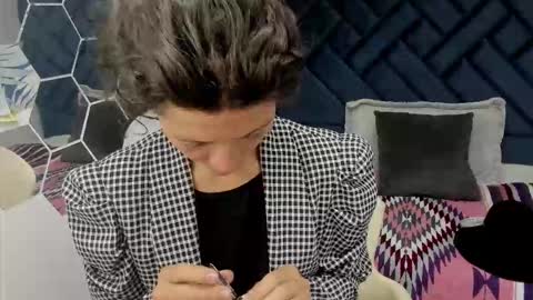 VALERY MORE online show from November 2025 12:15:02 PM