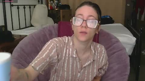 Snapshot of valleriestarr chatting on May 2026 02:23:02 PM Vallerie Starr online show from May 2026 02:23:02 PM