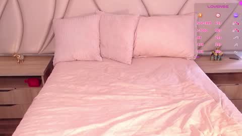 Vallery online show from September 2025 06:52:02 PM