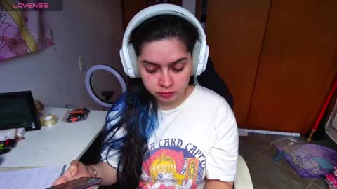 Im Violet online show from January 2025 08:00:02 PM