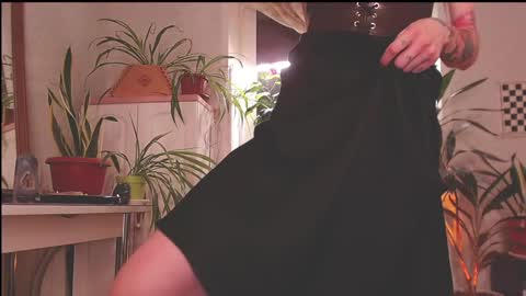 Snapshot of vampire_valentine chatting on December 2024 07:11:01 PM Mollyy Valentine online show from December 2024 07:11:01 PM