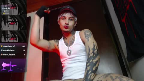 david guzman i model independenthelp me with a thumbs up online show from January 2025 02:41:01 AM