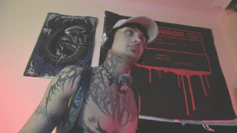 david guzman i model independenthelp me with a thumbs up online show from September 2025 02:44:01 AM