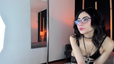 vampy_dolll online show from December 2024 02:58:02 PM