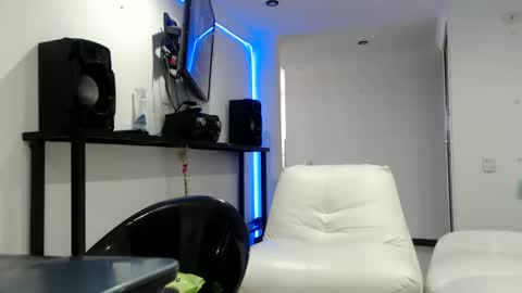 vanessa and samantha online show from January 2025 12:47:02 PM