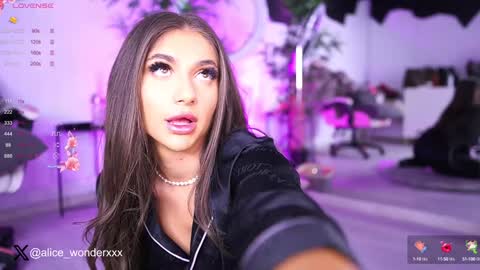 Vanessa Simon online show from February 2025 06:37:01 AM