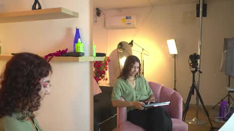 vanilla_hot_ online show from November 2025 01:54:02 PM