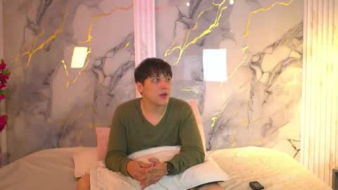 vanilla_hot_ online show from November 2025 01:33:02 PM