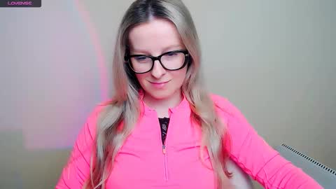 Mia online show from February 2026 08:19:01 AM