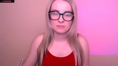Snapshot of vanillaex_ chatting on May 2026 12:24:02 PM Mia online show from May 2026 12:24:02 PM