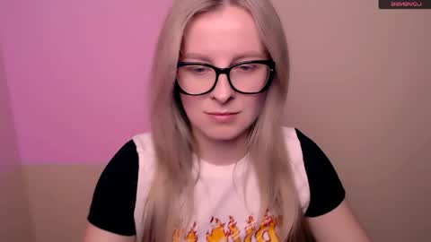 Snapshot of vanillaex_ chatting on May 2026 02:56:01 PM Mia online show from May 2026 02:56:01 PM