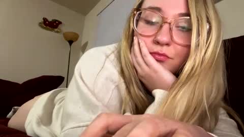 Snapshot of vanillapuddingpie chatting on December 2024 04:25:01 AM vanillapuddingpie online show from December 2024 04:25:01 AM