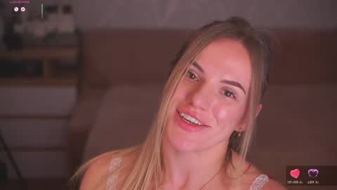 Snapshot of vanille_mystery chatting on May 2026 10:04:02 PM Sophie online show from May 2026 10:04:02 PM