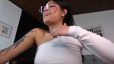 Snapshot of vannesweet_ chatting on January 2025 01:41:01 AM vane online show from January 2025 01:41:01 AM