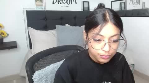 Snapshot of vannesweet_ chatting on September 2025 10:44:01 PM vane online show from September 2025 10:44:01 PM