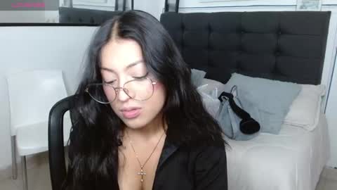 Snapshot of vannesweet_ chatting on November 2025 07:49:02 PM vane online show from November 2025 07:49:02 PM