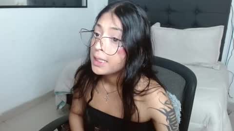 Snapshot of vannesweet_ chatting on November 2025 08:21:01 PM vane online show from November 2025 08:21:01 PM