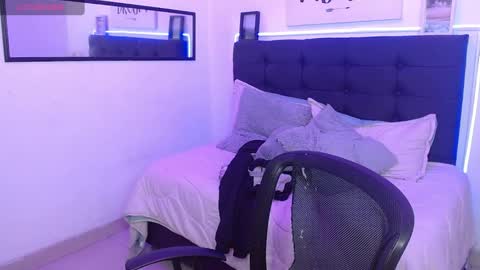 Snapshot of vannesweet_ chatting on November 2025 08:07:01 PM vane online show from November 2025 08:07:01 PM